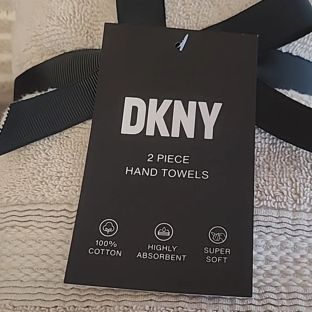DKNY Bath Towel Set